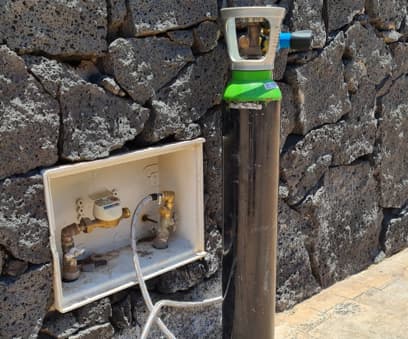 Swimming pool leak detection pressure testing