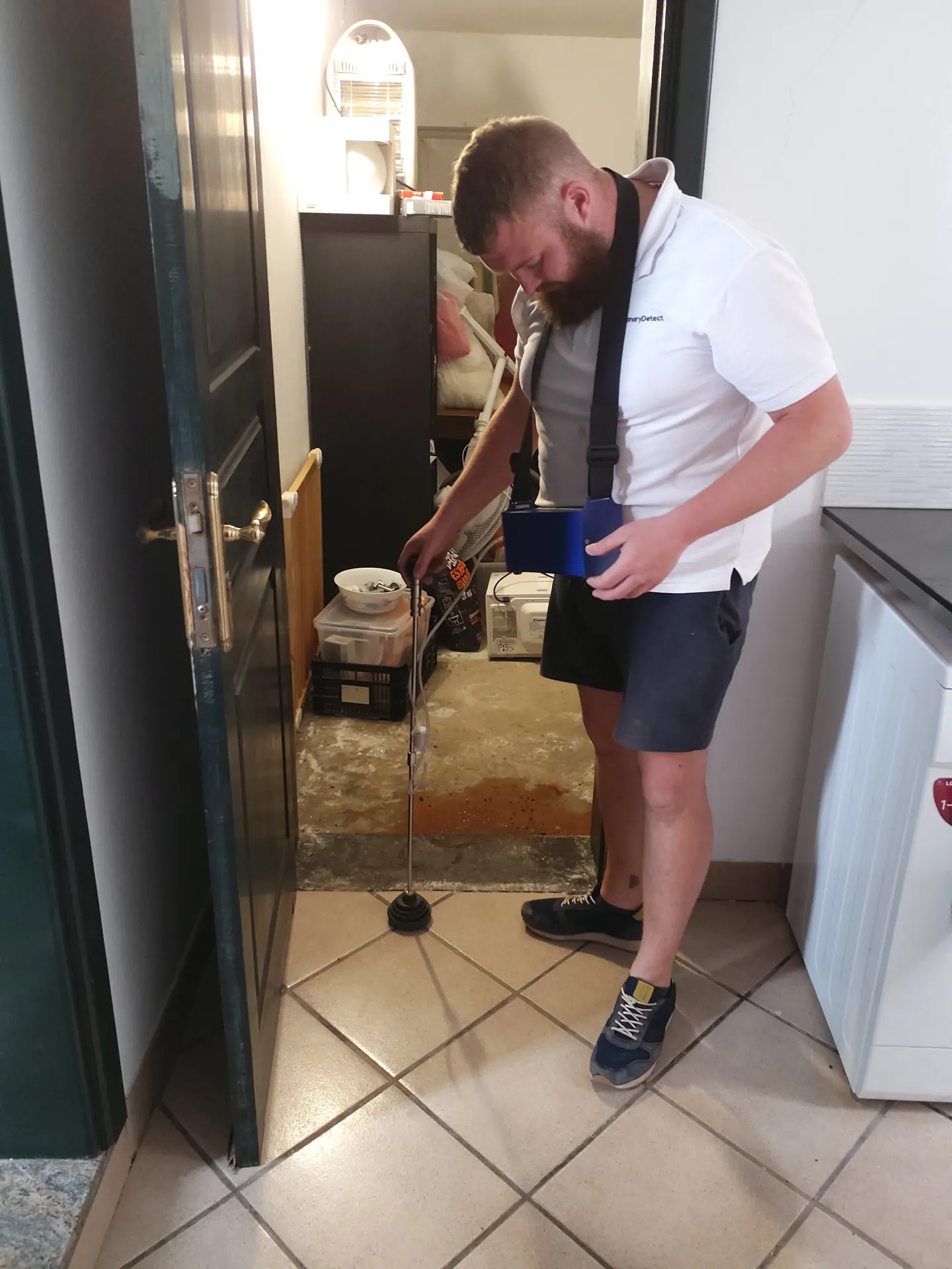 Acoustic leak detection listening device